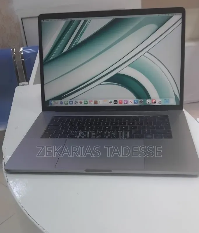 New Laptop Apple MacBook Pro 2017 16GB Intel Core i7 SSD 512GB
