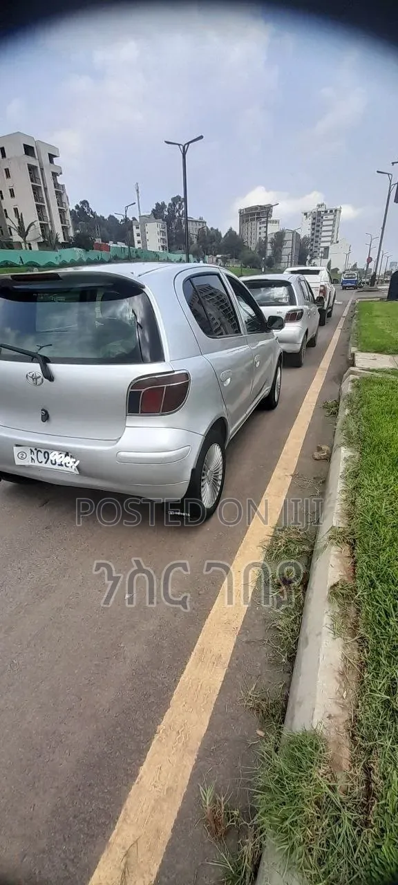 Toyota Vitz 2002 Silver