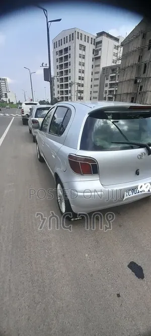 Toyota Vitz 2002 Silver