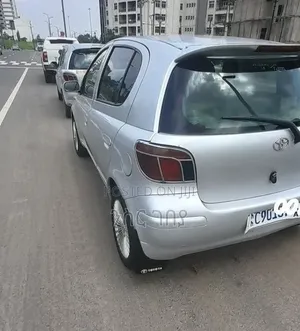 Toyota Vitz 2002 Silver