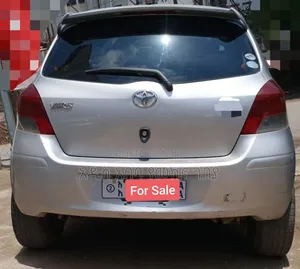 Toyota Yaris 2010 Silver