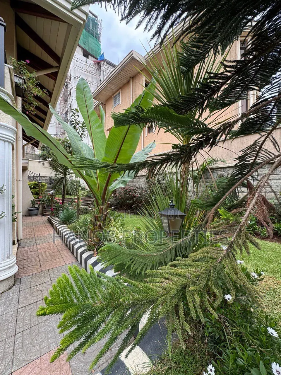 Furnished 8bdrm Villa in Yeka for sale
