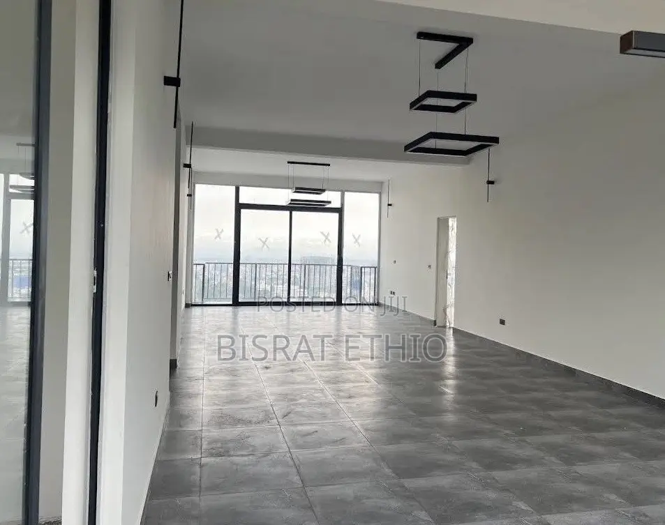 3bdrm Apartment in መገናኛ Top View, Bole for sale