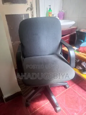 Comfortable Office Chair – Adjustable Good Condition