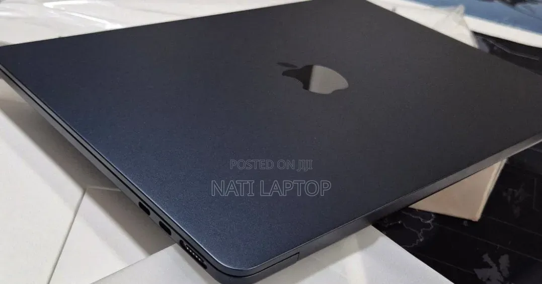 New Laptop Apple MacBook Air 2022 M2 8GB Apple M2 SSD 256GB