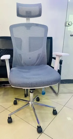 Executive Office Chair – Adjustable Design
