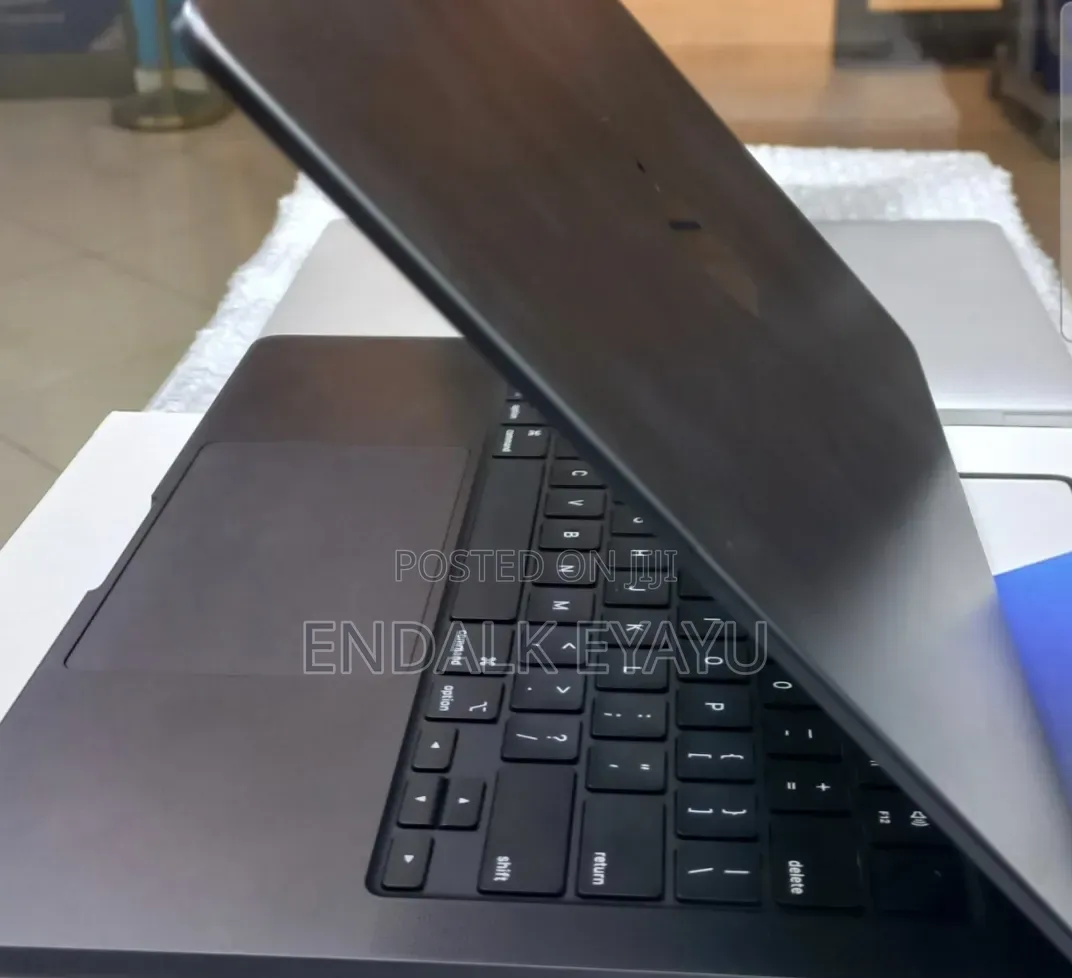 New Laptop Apple MacBook Pro 16GB Apple M5 Pro SSD 512GB