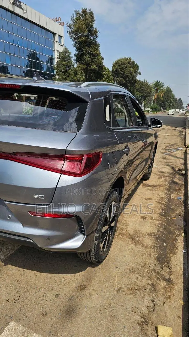 BYD E2 43 kWh 94 hp FWD 2025 Gray