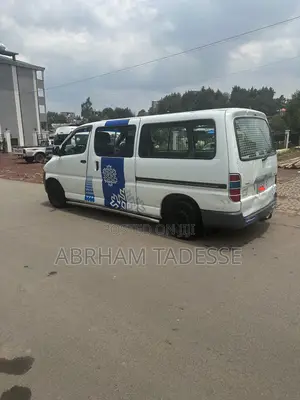 Toyota HiAce 2006 White
