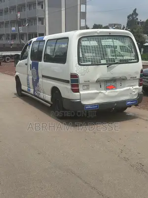 Toyota HiAce 2006 White