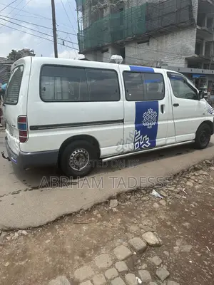 Toyota HiAce 2006 White