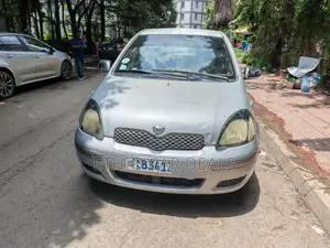 Toyota Vitz 2004 Silver