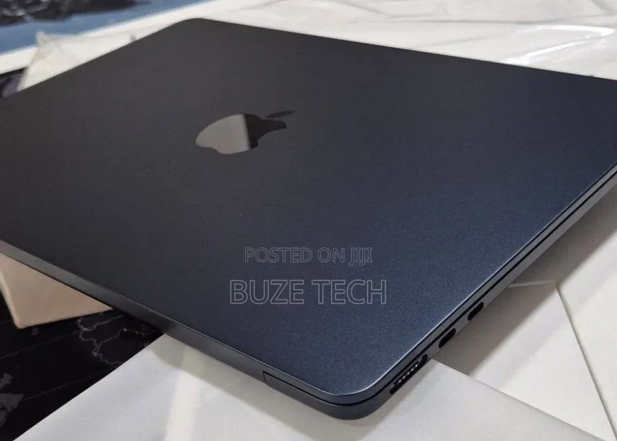 New Laptop Apple MacBook Air 2022 M2 8GB Apple M2 SSD 256GB