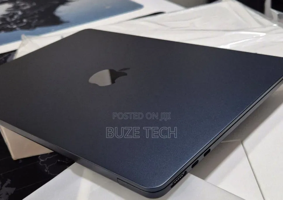 New Laptop Apple MacBook Air 2022 M2 8GB Apple M2 SSD 256GB
