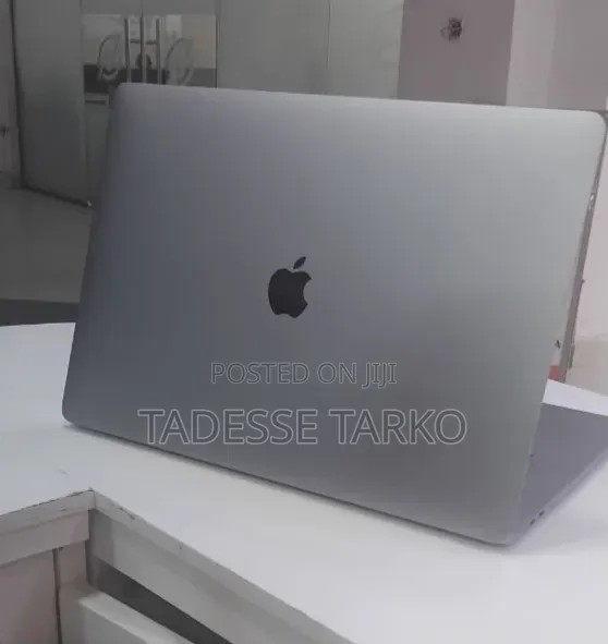 New Laptop Apple MacBook Pro 2017 16GB Intel Core i7 SSD 512GB