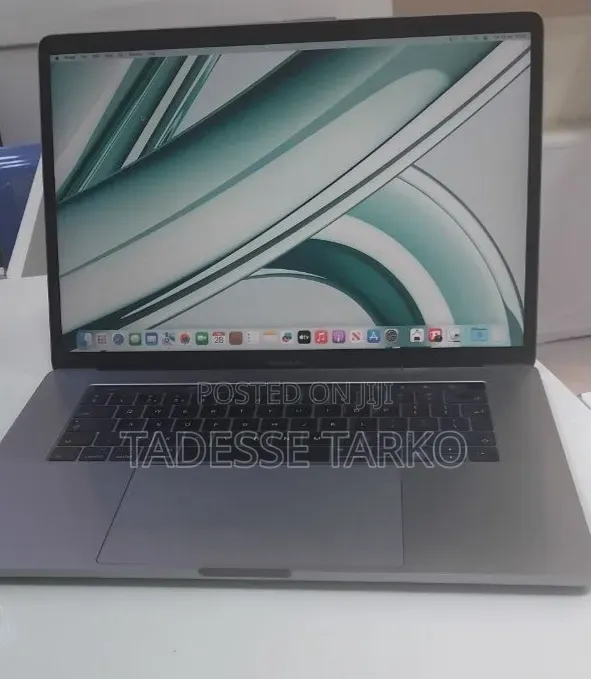 New Laptop Apple MacBook Pro 2017 16GB Intel Core i7 SSD 512GB