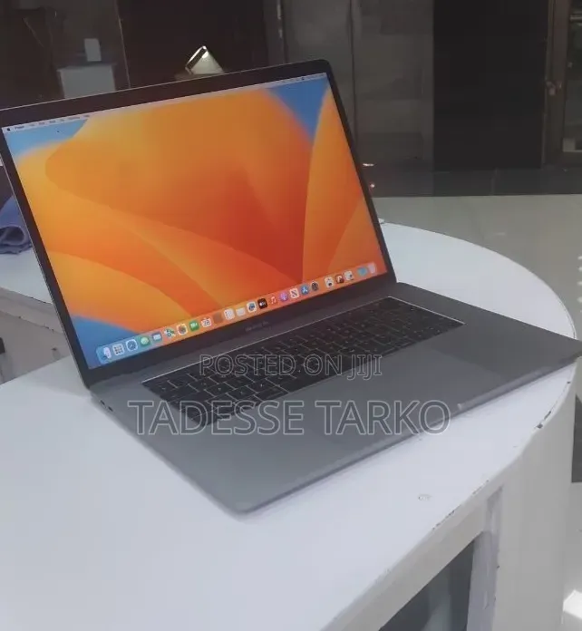 New Laptop Apple MacBook Pro 2017 16GB Intel Core i7 SSD 512GB