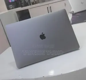 New Laptop Apple MacBook Pro 2017 16GB Intel Core i7 SSD 512GB