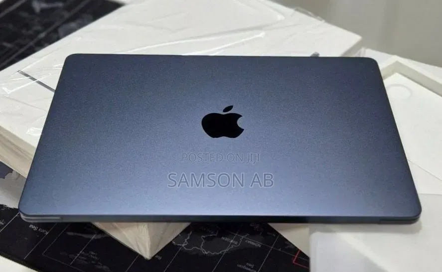 New Laptop Apple MacBook Air 2022 M2 8GB SSD 256GB