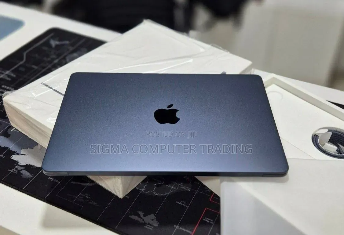 New Laptop Apple MacBook Air 2022 M2 8GB Apple M2 SSD 256GB