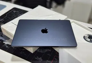 New Laptop Apple MacBook Air 2022 M2 8GB Apple M2 SSD 256GB