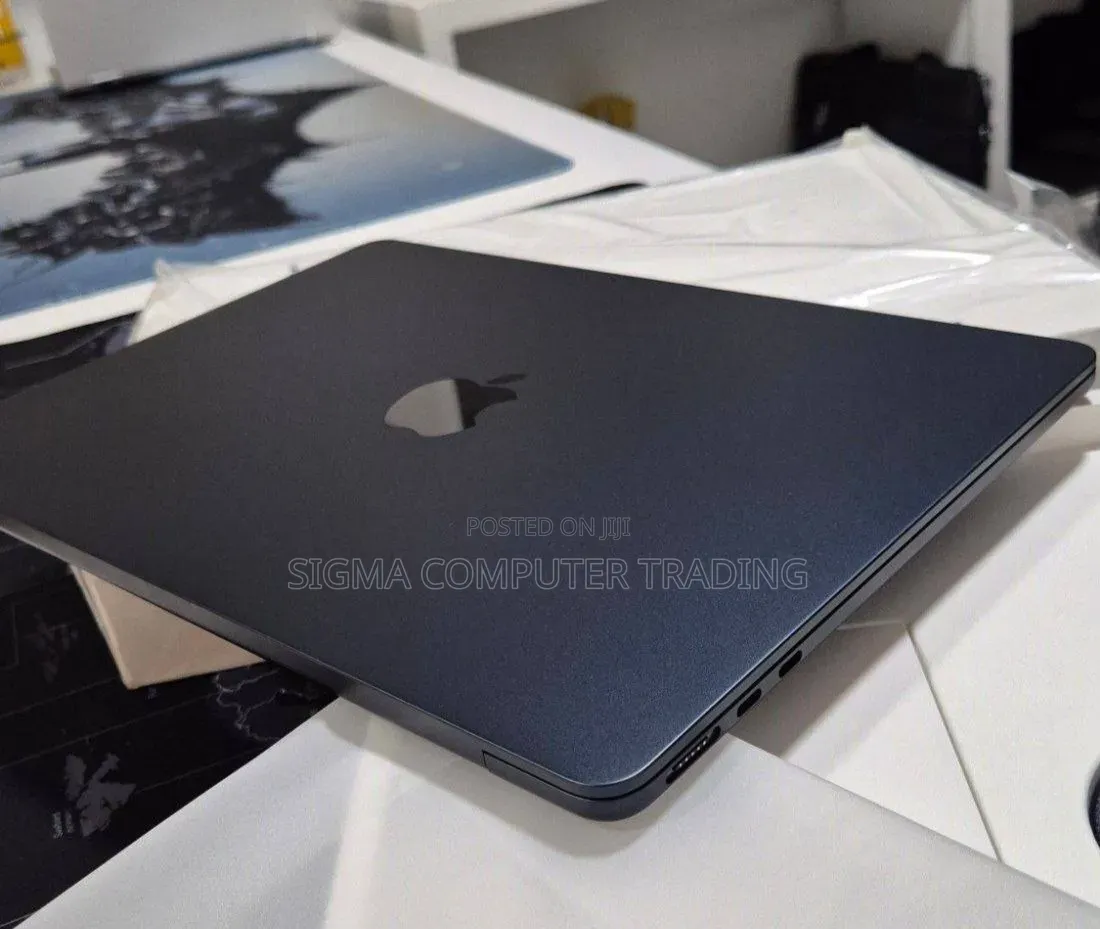 New Laptop Apple MacBook Air 2022 M2 8GB Apple M2 SSD 256GB