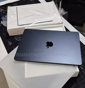 New Laptop Apple MacBook Air 2022 M2 8GB Apple M2 SSD 256GB