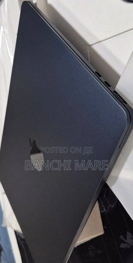 New Laptop Apple MacBook Air 2022 M2 8GB Apple M2 SSD 256GB