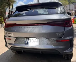 BYD E2 43 kWh 94 hp FWD 2024 Silver