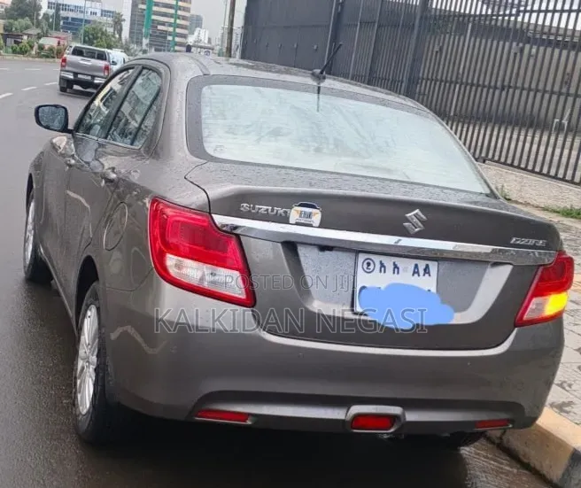 Suzuki Dzire 2023 Silver