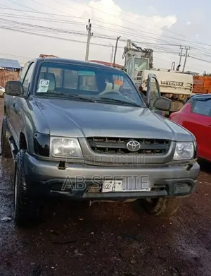 Toyota Hilux 2004 Silver