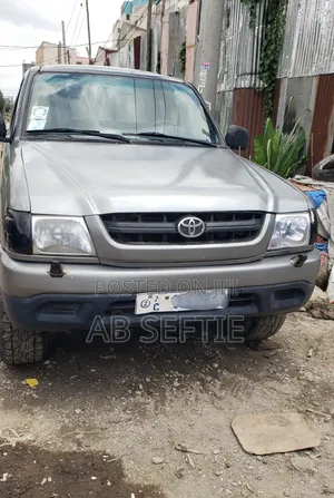 Toyota Hilux 2004 Silver