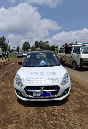 Suzuki Swift 2022 White
