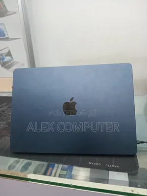 New Laptop Apple MacBook Air 2022 M2 16GB Apple M2 SSD 512GB
