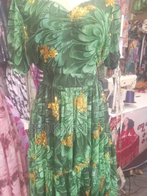 ቆንጆ የሴቶች ልብስ ለሽያጭ