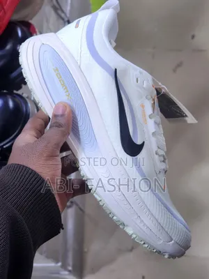 Nike Vomero 18 GTX Features a White Gore-Tex