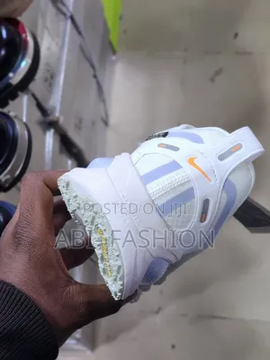 Nike Vomero 18 GTX Features a White Gore-Tex