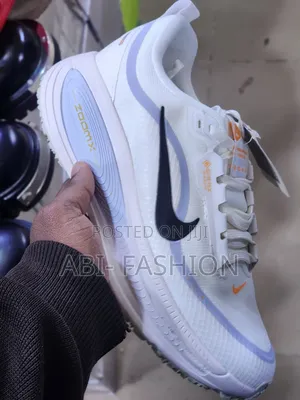 Nike Vomero 18 GTX Features a White Gore-Tex