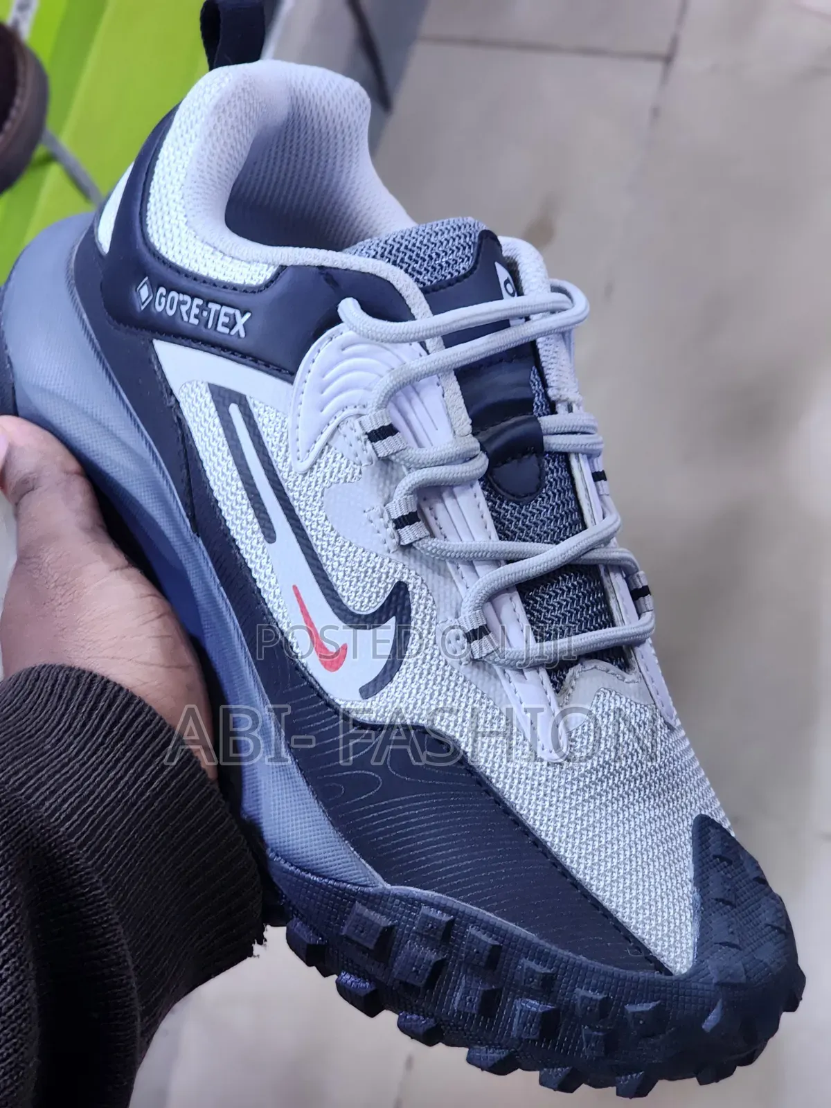 Nike ACG Mountain Fly Low Gore-Tex Sneakers