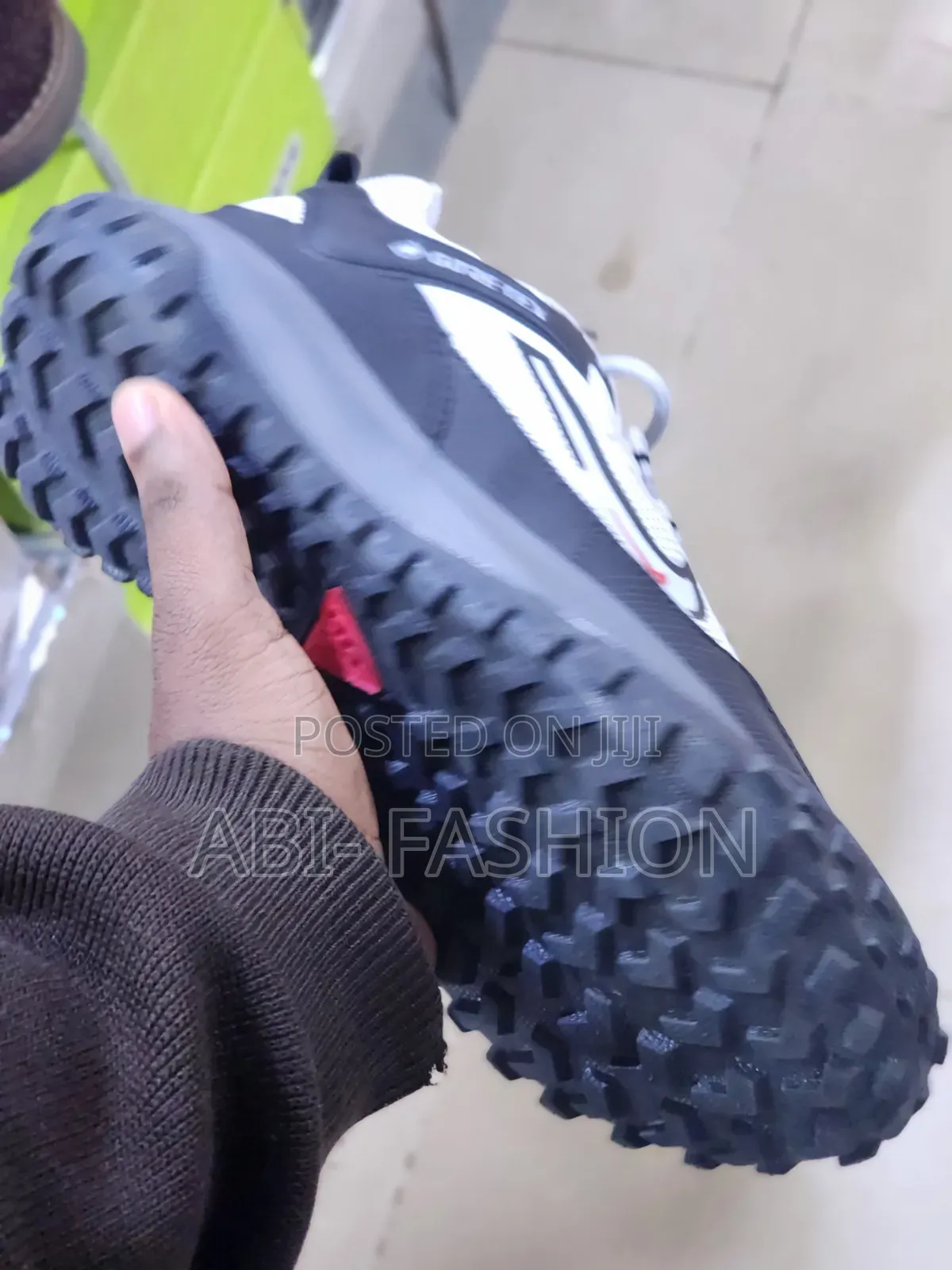 Nike ACG Mountain Fly Low Gore-Tex Sneakers