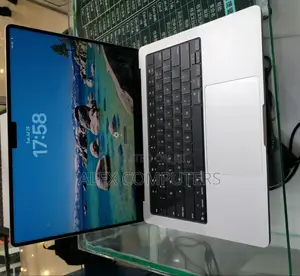 New Laptop Apple MacBook 16GB Apple M5 SSD 512GB