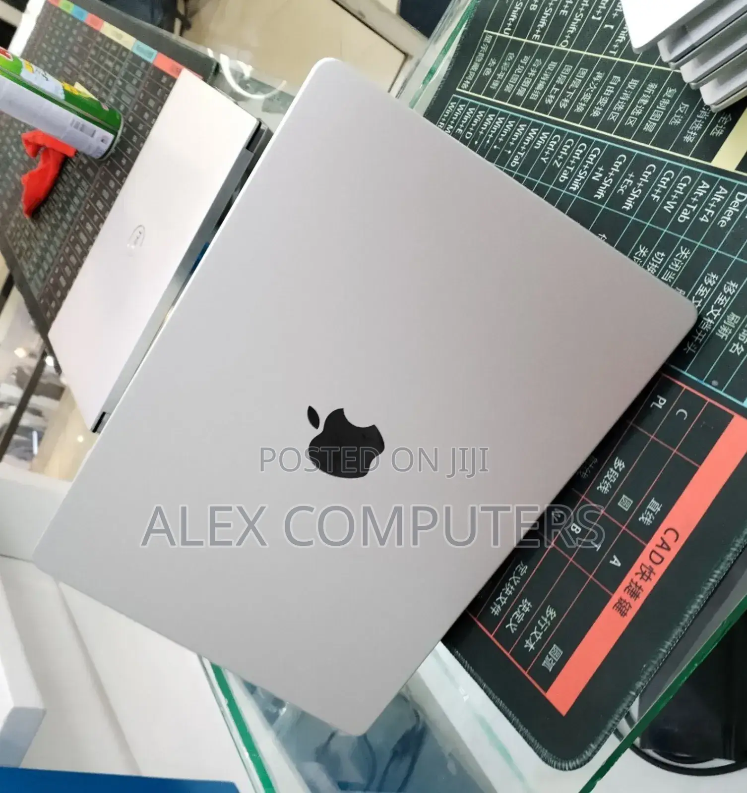 New Laptop Apple MacBook 16GB Apple M5 SSD 512GB