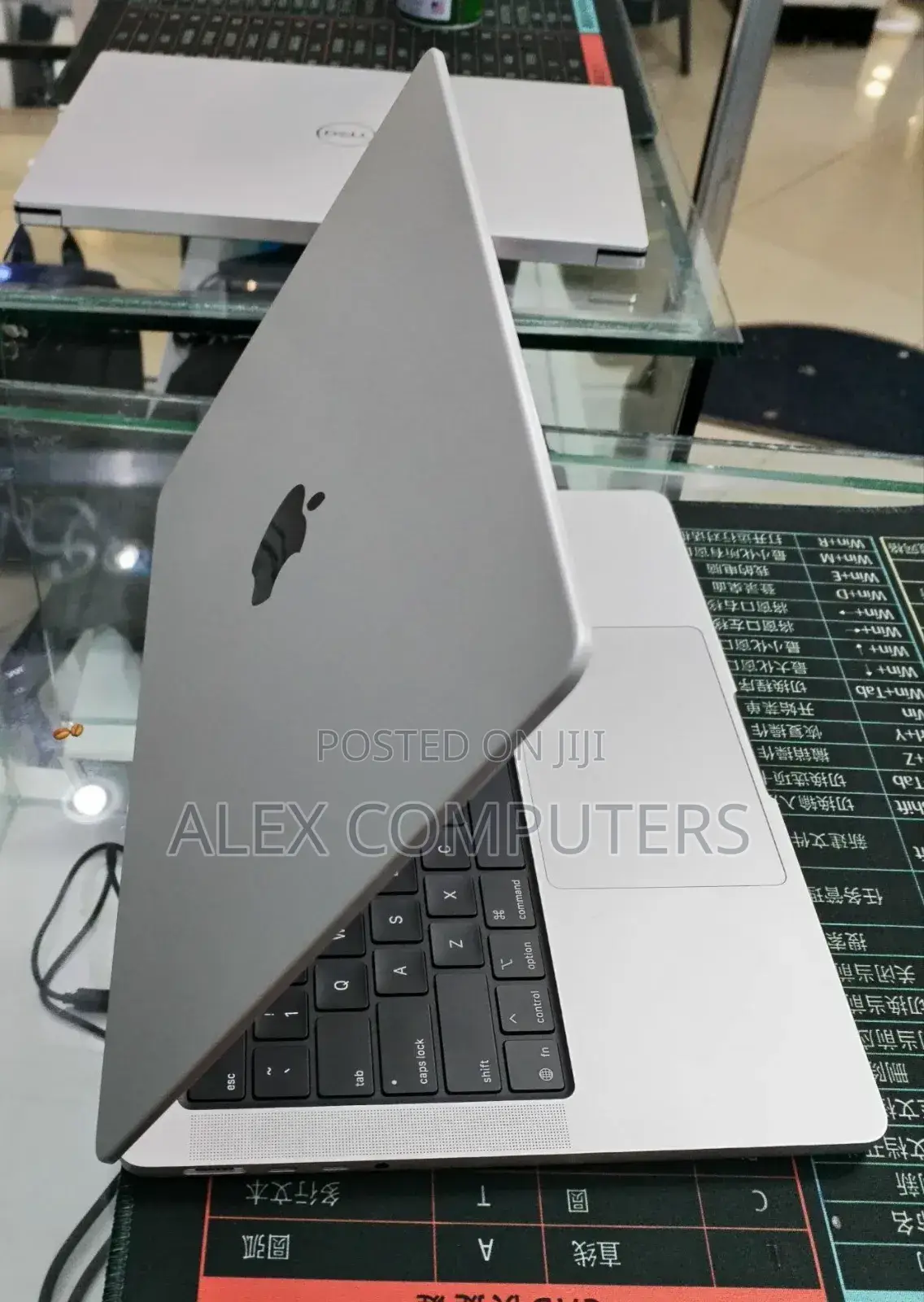 New Laptop Apple MacBook 16GB Apple M5 SSD 512GB