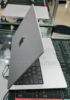 New Laptop Apple MacBook 16GB Apple M5 SSD 512GB