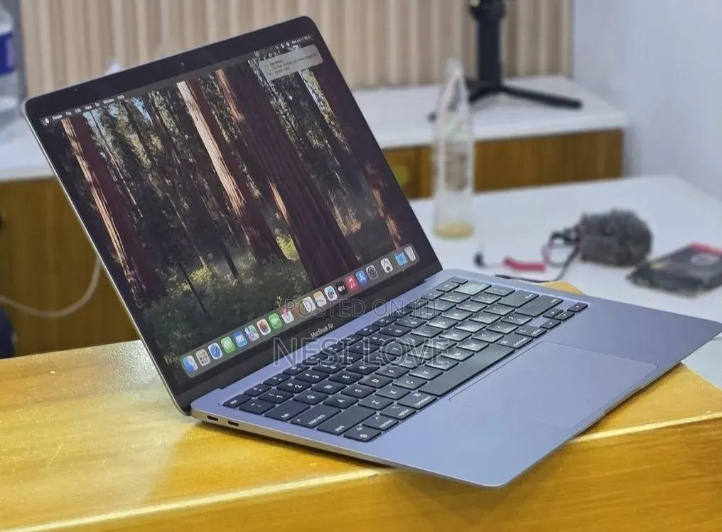 New Laptop Apple MacBook Air 2020 M1 16GB SSD 256GB