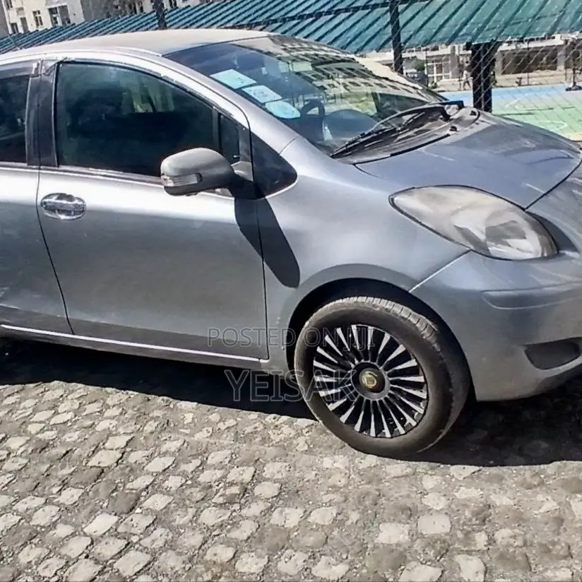 Toyota Yaris 2010 Silver