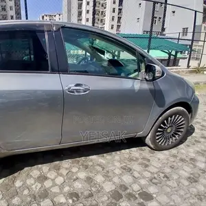 Toyota Yaris 2010 Silver