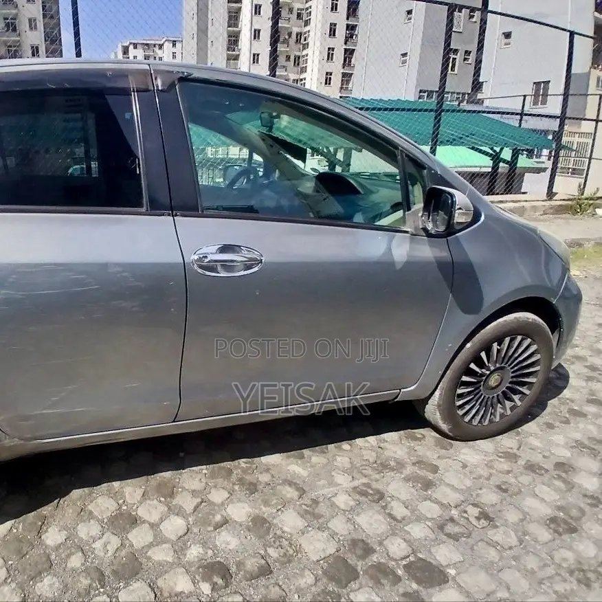 Toyota Yaris 2010 Silver