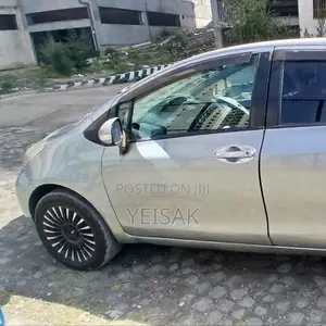 Toyota Yaris 2010 Silver