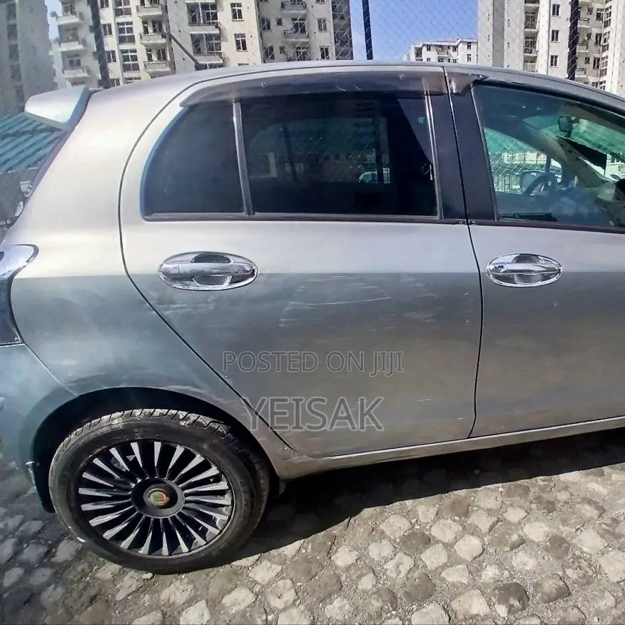 Toyota Yaris 2010 Silver
